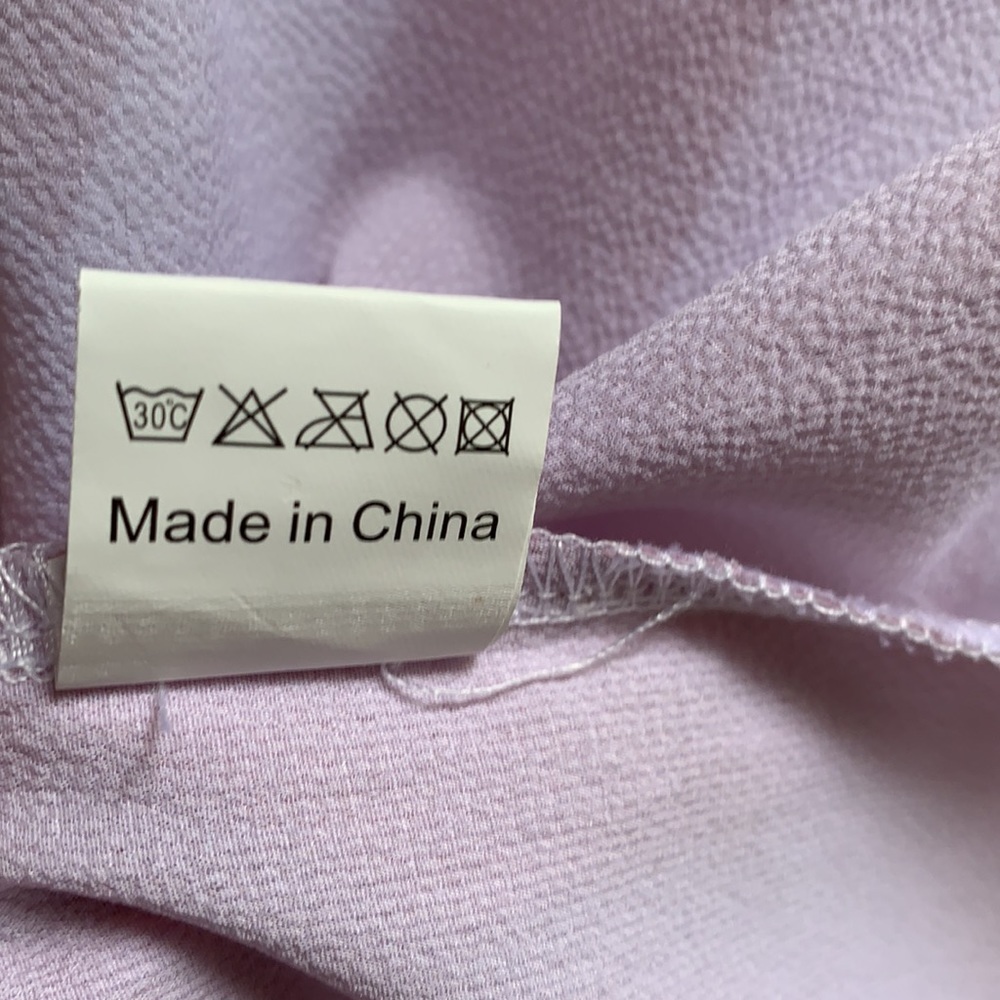 Pink & white flowy blouse. Medium - Picture 6 of 6